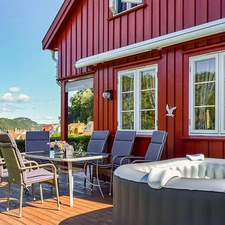 Beautiful Home In Risor With Kitchen * Songe